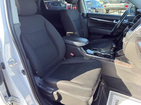 Used 2014 Kia Sorento LX AWD/4WD image 23