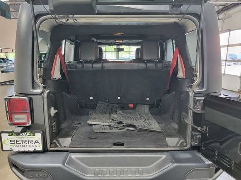 Used 2017 Jeep Wrangler Unlimited Rubicon AWD/4WD image 33