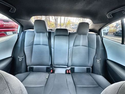 Used 2025 Toyota Corolla SE image 30