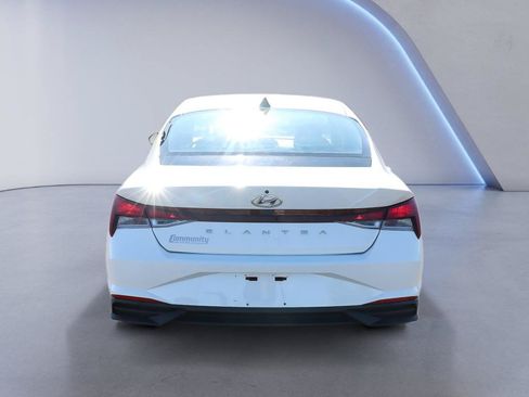 Used 2021 Hyundai Elantra SE FWD image 6