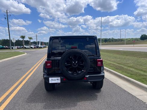 Certified 2025 Jeep Wrangler Unlimited Sahara w/ Safety Group AWD/4WD image 6