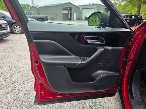 Used 2017 Jaguar F-PACE Premium image 15