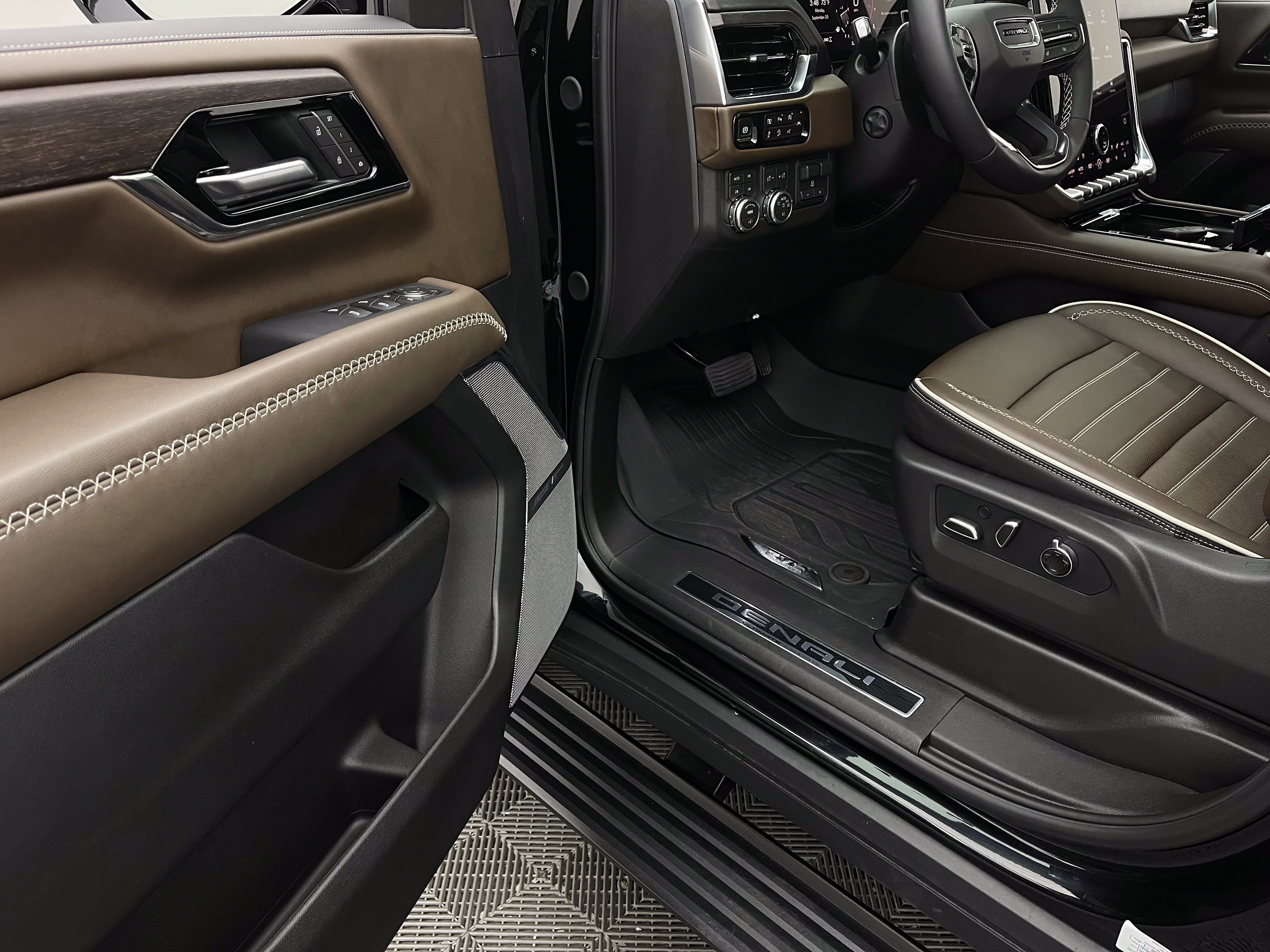 Used 2026 GMC Yukon Denali Ultimate w/ LPO, Floor Liner Package AWD/4WD image 18