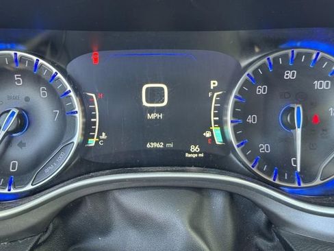 Used 2024 Chrysler Pacifica Touring-L image 22