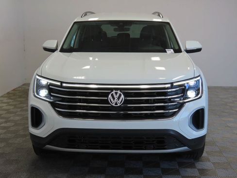 Used 2025 Volkswagen Atlas SE FWD image 2
