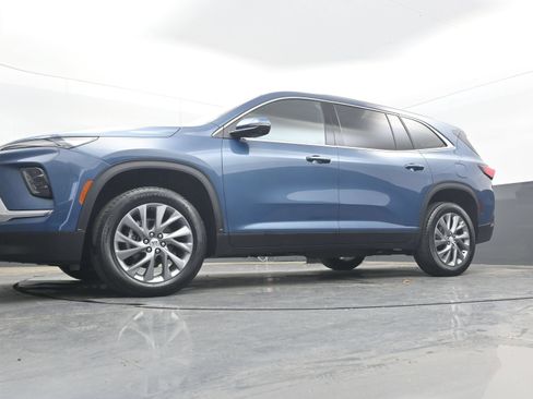 Used 2025 Buick Enclave Preferred FWD image 26