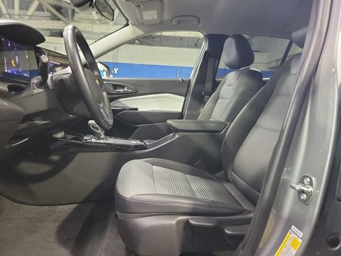 Certified 2025 Chevrolet Trax LT w/ LT Convenience Package FWD image 21