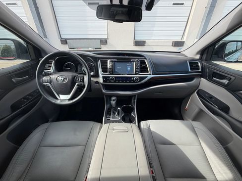 Used 2016 Toyota Highlander Limited Platinum image 18