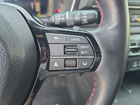 Used 2025 Honda Pilot Black Edition image 24