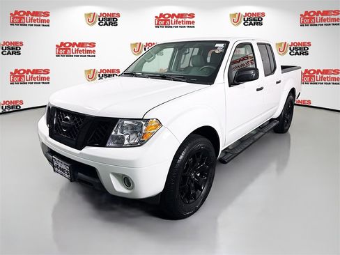 Certified 2020 Nissan Frontier SV w/ Midnight Edition Floor Mats image 13