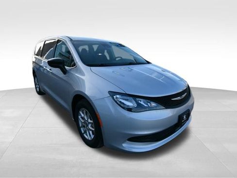 Used 2024 Chrysler Voyager LX FWD image 9