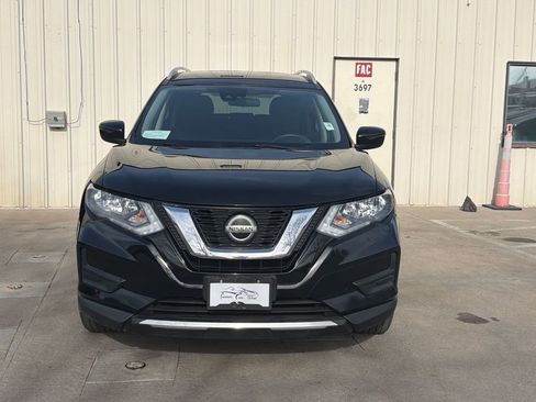 Used 2020 Nissan Rogue SV image 2