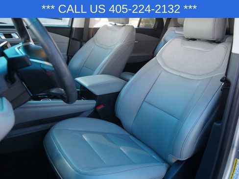 Used 2025 Ford Explorer Active w/ Active Comfort Package RWD image 19