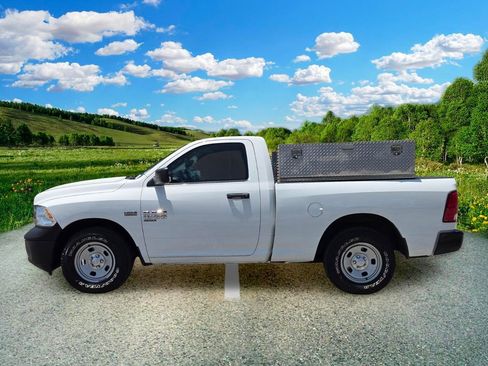 Used 2019 RAM 1500 Tradesman RWD image 3
