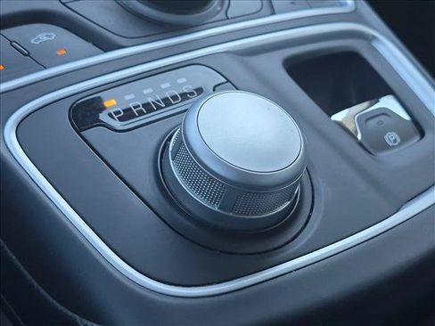 Used 2016 Chrysler 200 Limited FWD image 9