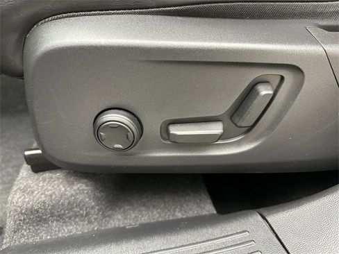 Used 2021 Volvo XC40 T5 R-Design w/ Advanced Package image 12