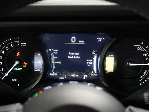 Used 2025 Jeep Wrangler Unlimited Sahara w/ Safety Group AWD/4WD image 13