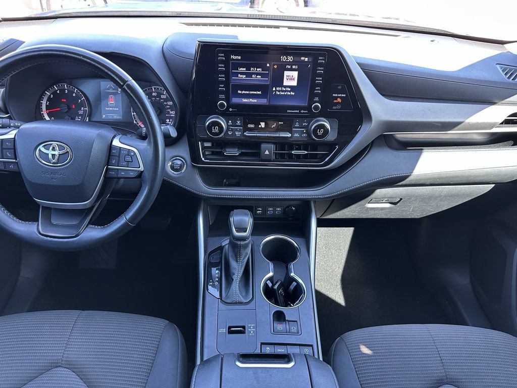 Used 2022 Toyota Highlander LE FWD image 16