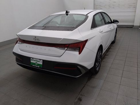 Used 2025 Hyundai Elantra SEL FWD image 9