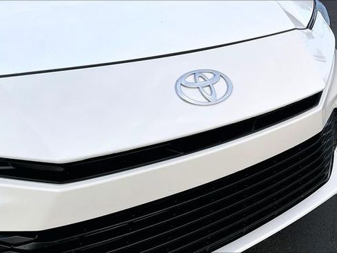 Used 2025 Toyota Camry LE image 32