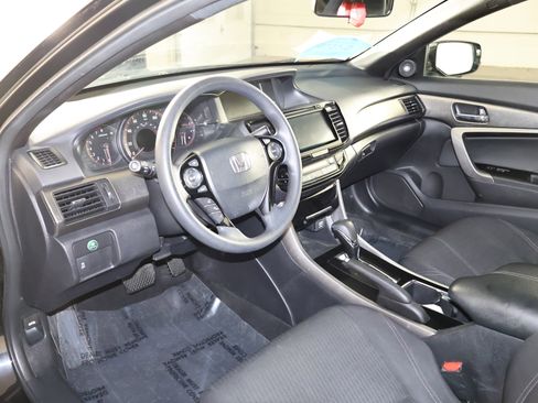 Used 2017 Honda Accord EX image 2