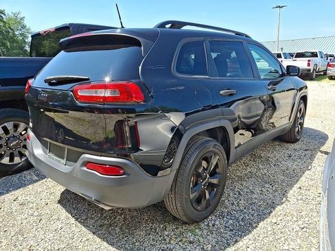Used 2017 Jeep Cherokee Sport AWD/4WD image 4