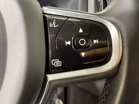Used 2023 Volvo XC60 B5 Plus image 24