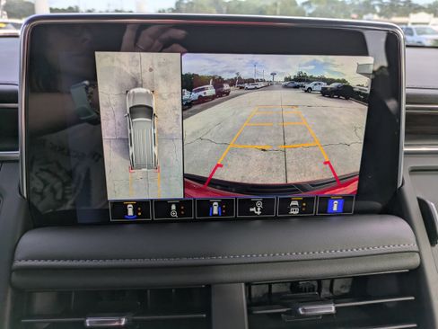 Used 2024 Chevrolet Tahoe Z71 w/ Luxury Package image 31