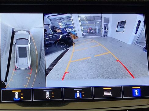 Certified 2024 Cadillac XT6 Sport w/ LPO, Onyx Lite Package AWD/4WD image 16