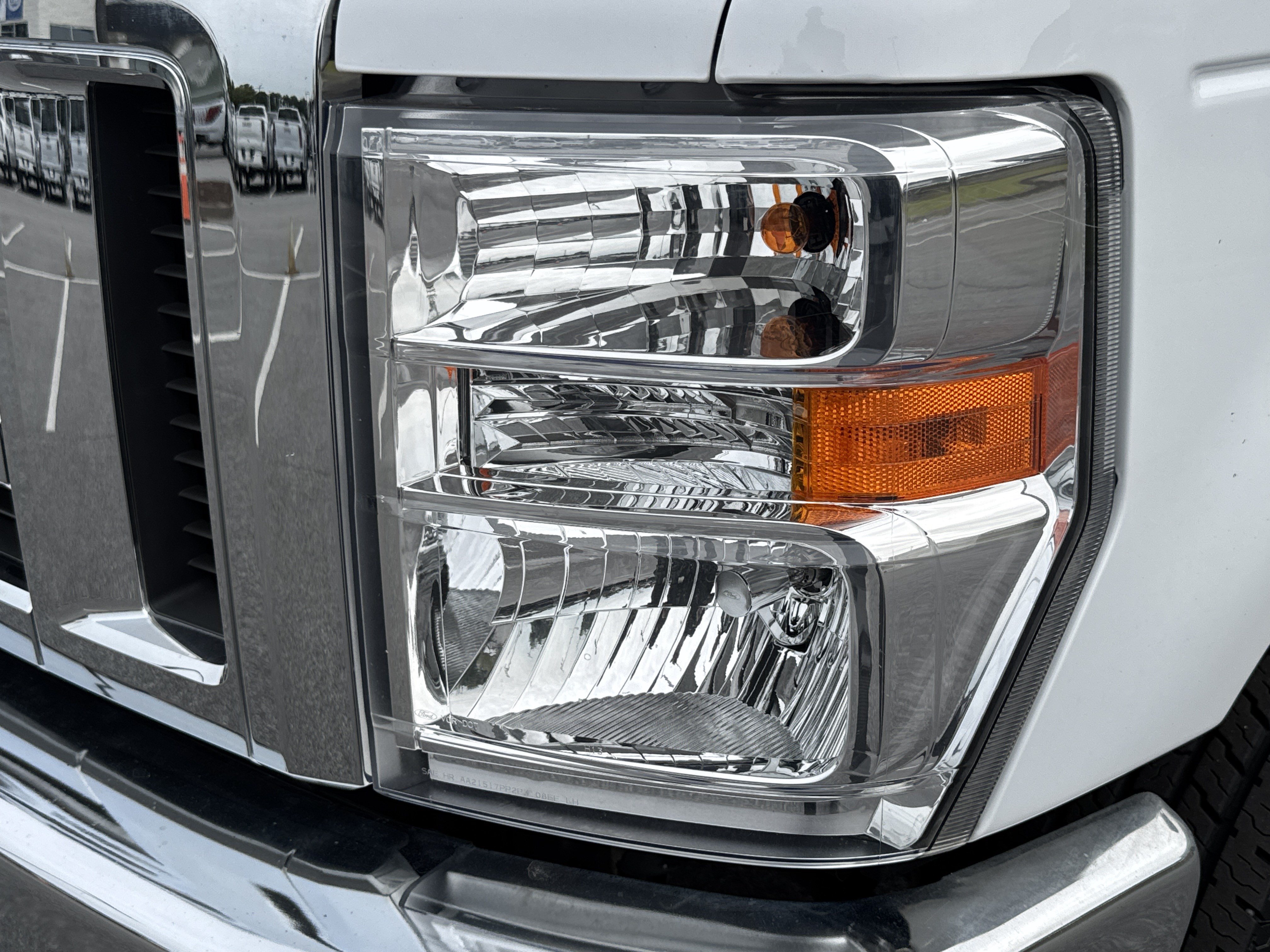 Used 2023 Ford E-450 and Econoline 450 Super Duty w/ Power Windows & Locks Group RWD image 6