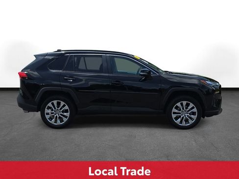 Certified 2022 Toyota RAV4 XLE Premium AWD/4WD image 5