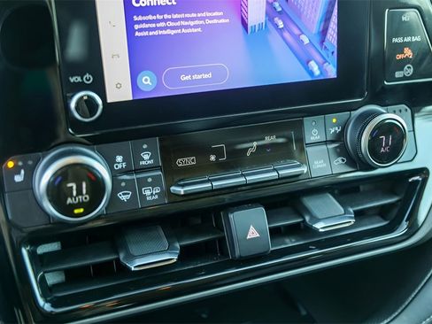 Used 2023 Toyota Highlander XLE image 21