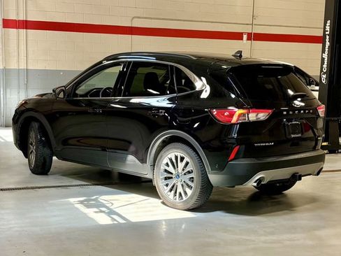 Used 2020 Ford Escape Titanium w/ Titanium Premium Package 2.0 AWD/4WD image 2