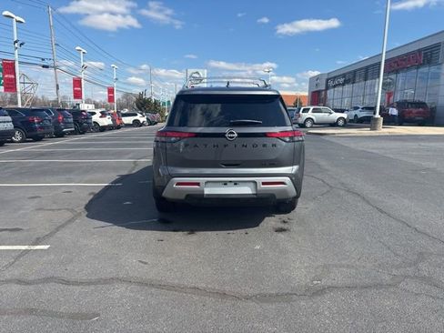 Certified 2025 Nissan Pathfinder SL w/ Black Appearance Package image 6