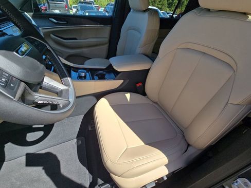 New 2025 Jeep Grand Cherokee L Limited RWD image 16