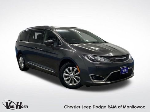 Used 2018 Chrysler Pacifica Touring-L image 1