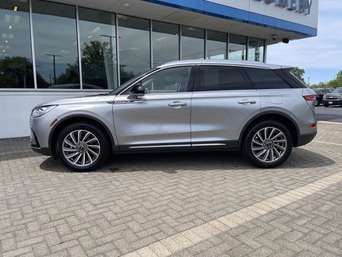 Used 2024 Lincoln Corsair Reserve AWD/4WD image 2