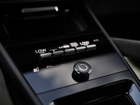 New 2025 Porsche Cayenne GTS image 39