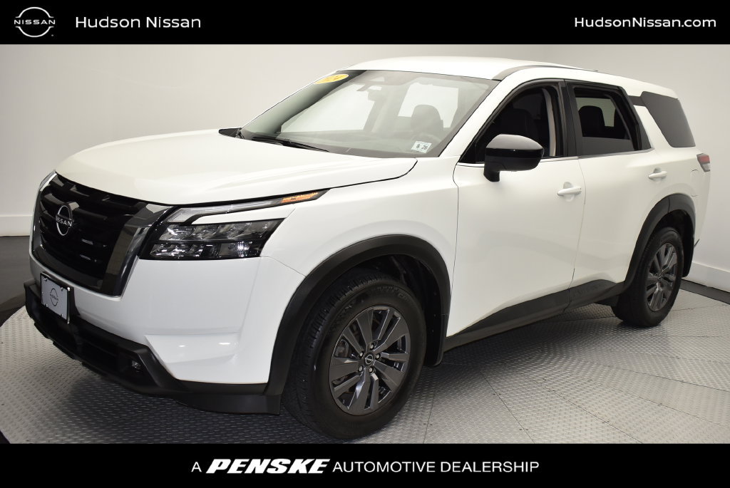 Used 2024 Nissan Pathfinder S AWD/4WD image 1