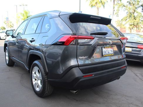 Used 2019 Toyota RAV4 LE w/ Carpet Mat Package FWD image 5
