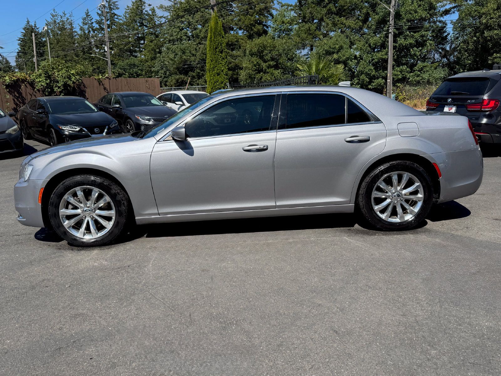 Used 2017 Chrysler 300 Limited AWD/4WD image 4