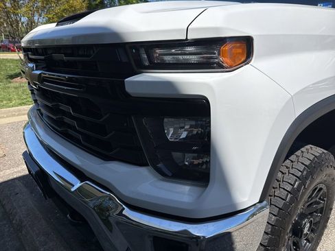 Used 2024 Chevrolet Silverado 3500 W/T image 10