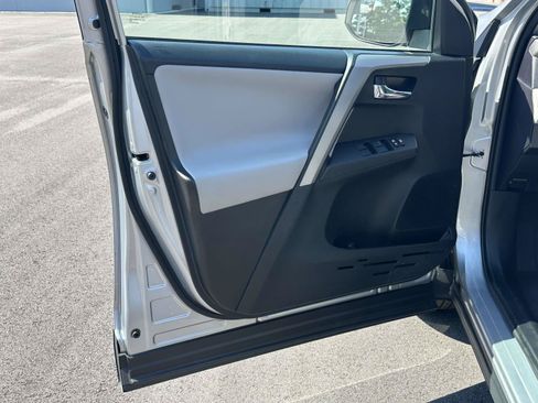Used 2017 Toyota RAV4 XLE FWD image 5