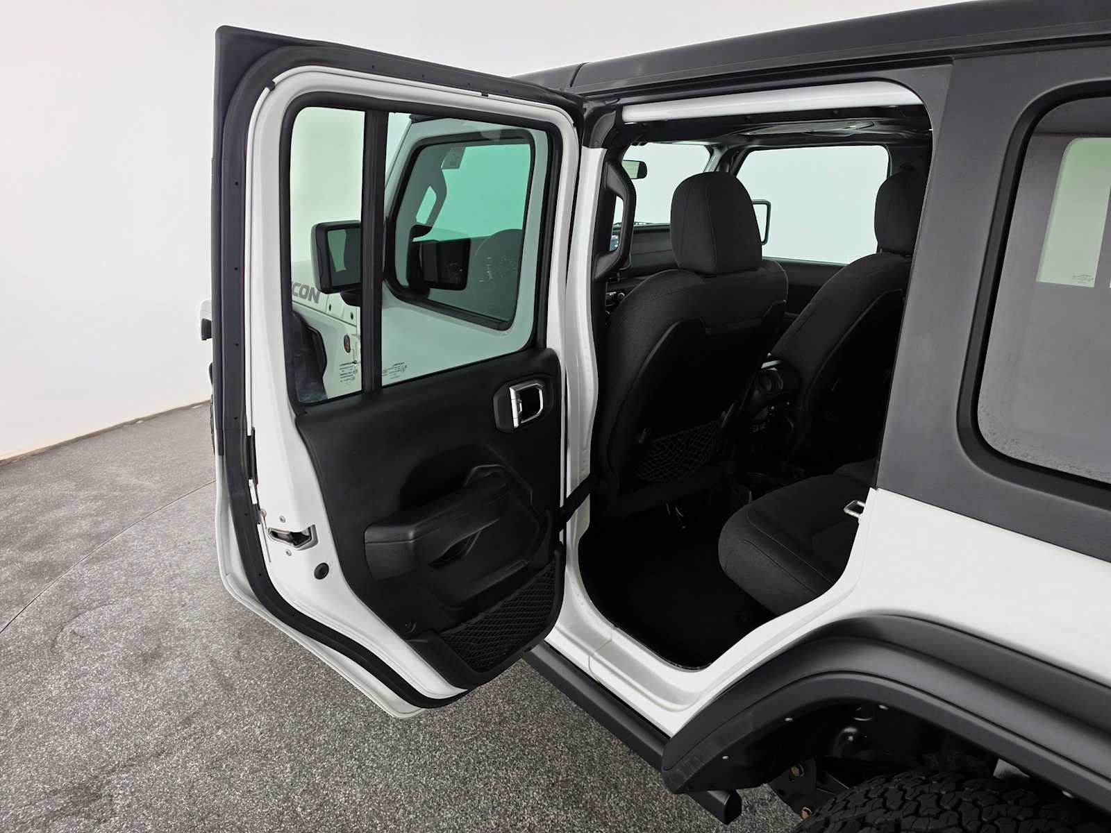 Used 2024 Jeep Wrangler Unlimited Rubicon AWD/4WD image 15
