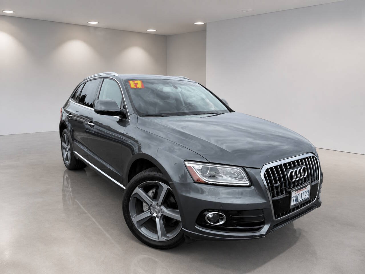 Used 2017 Audi Q5 2.0T Premium Plus w/ Technology Package AWD/4WD image 1