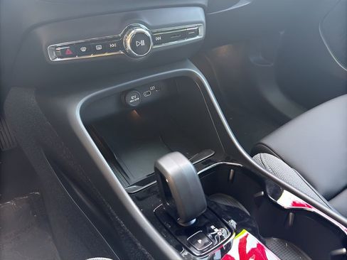 New 2025 Volvo EX40 Core w/ Climate Package AWD/4WD image 17