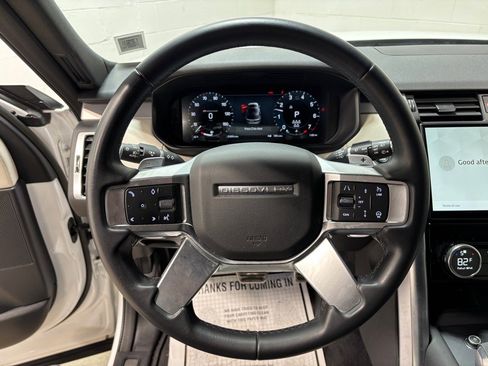 Used 2023 Land Rover Discovery S R-Dynamic image 18