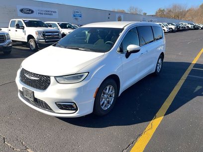 Used 2023 Chrysler Pacifica Touring