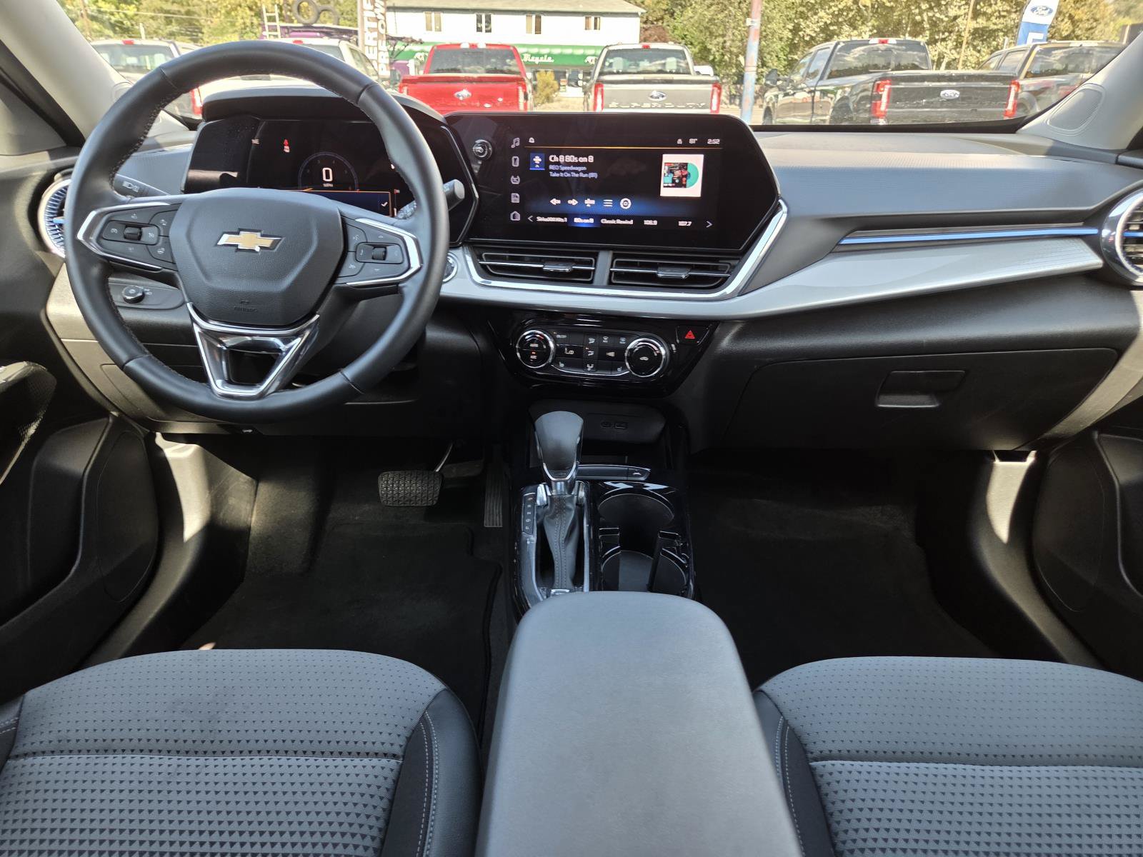 Used 2025 Chevrolet Trax LT w/ LT Convenience Package FWD image 15