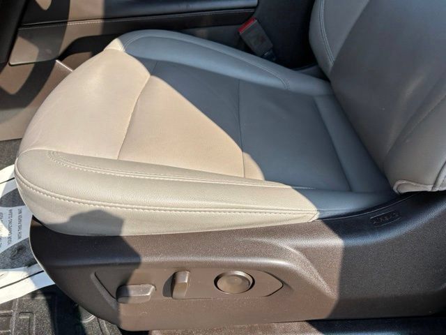 Certified 2022 Chevrolet Tahoe LT w/ Luxury Package AWD/4WD image 17